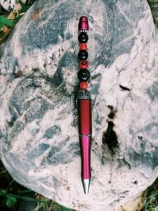 stylo rouge en pierre d'onyx et corail fait main à Montauban