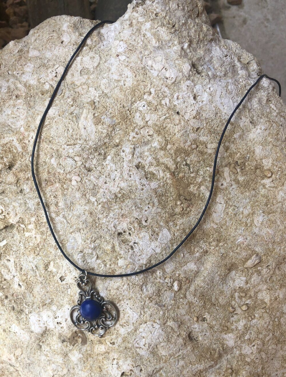 collier fait main en pierre de lapis lazuli